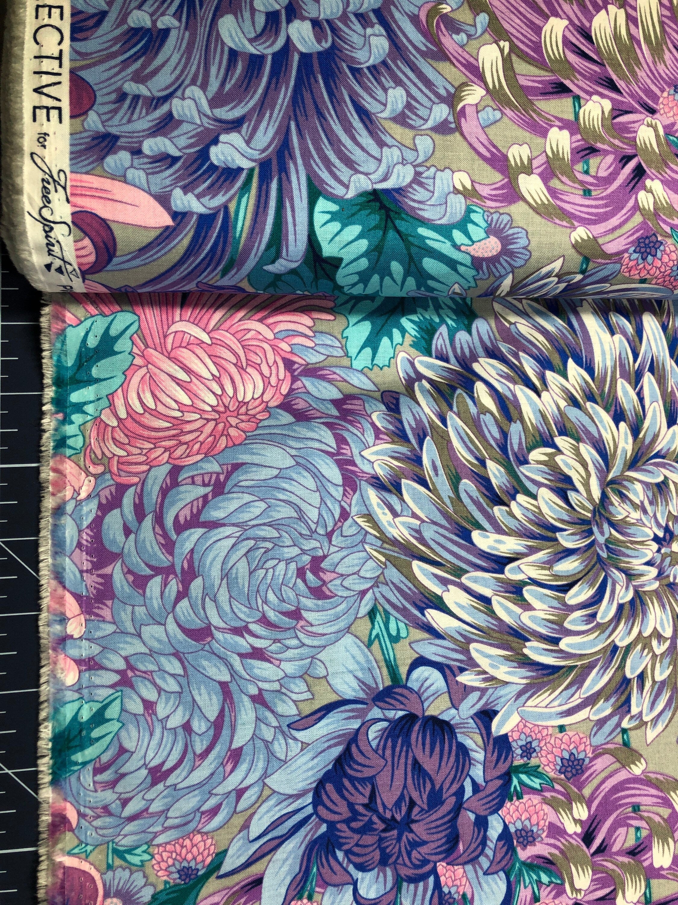 Hokusai's Mums - Grey