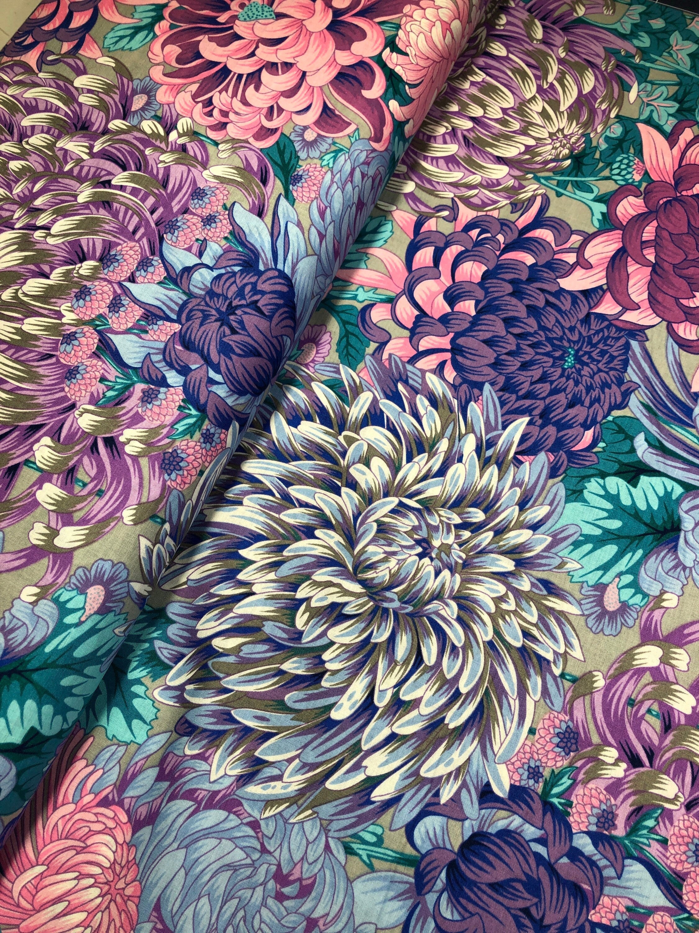 Hokusai's Mums - Grey