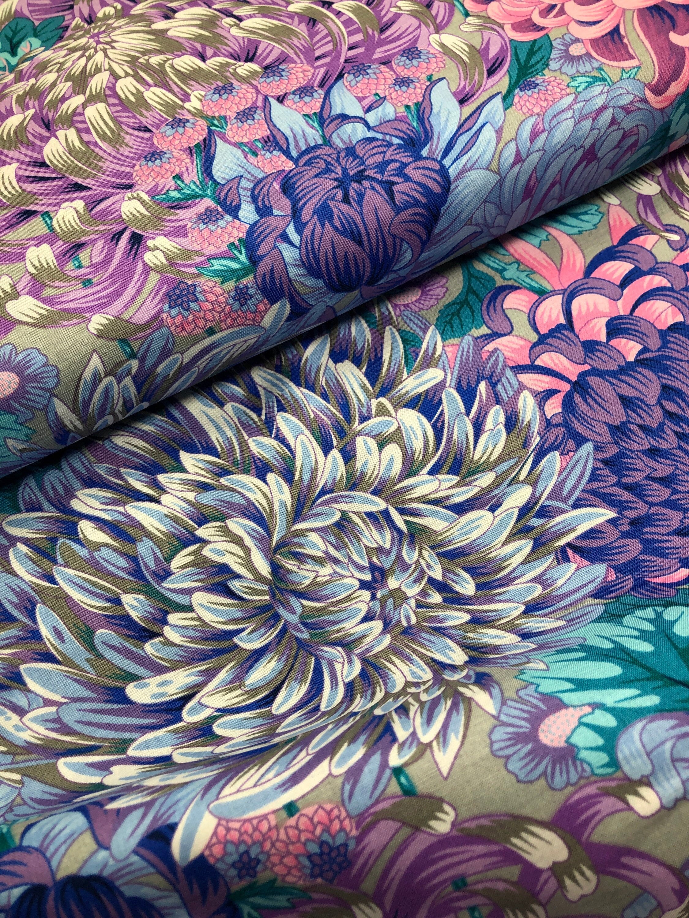 Hokusai's Mums - Grey