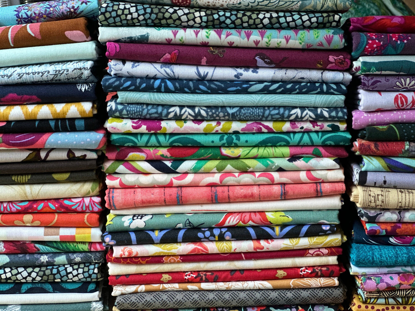 Quilt Fabric Scrap Bundle, Fabric Remnants, Designer Fabric Bundle, Mystery Bundle, Cotton Fabric Scrap, Fabric Grab Bag, By the Pound