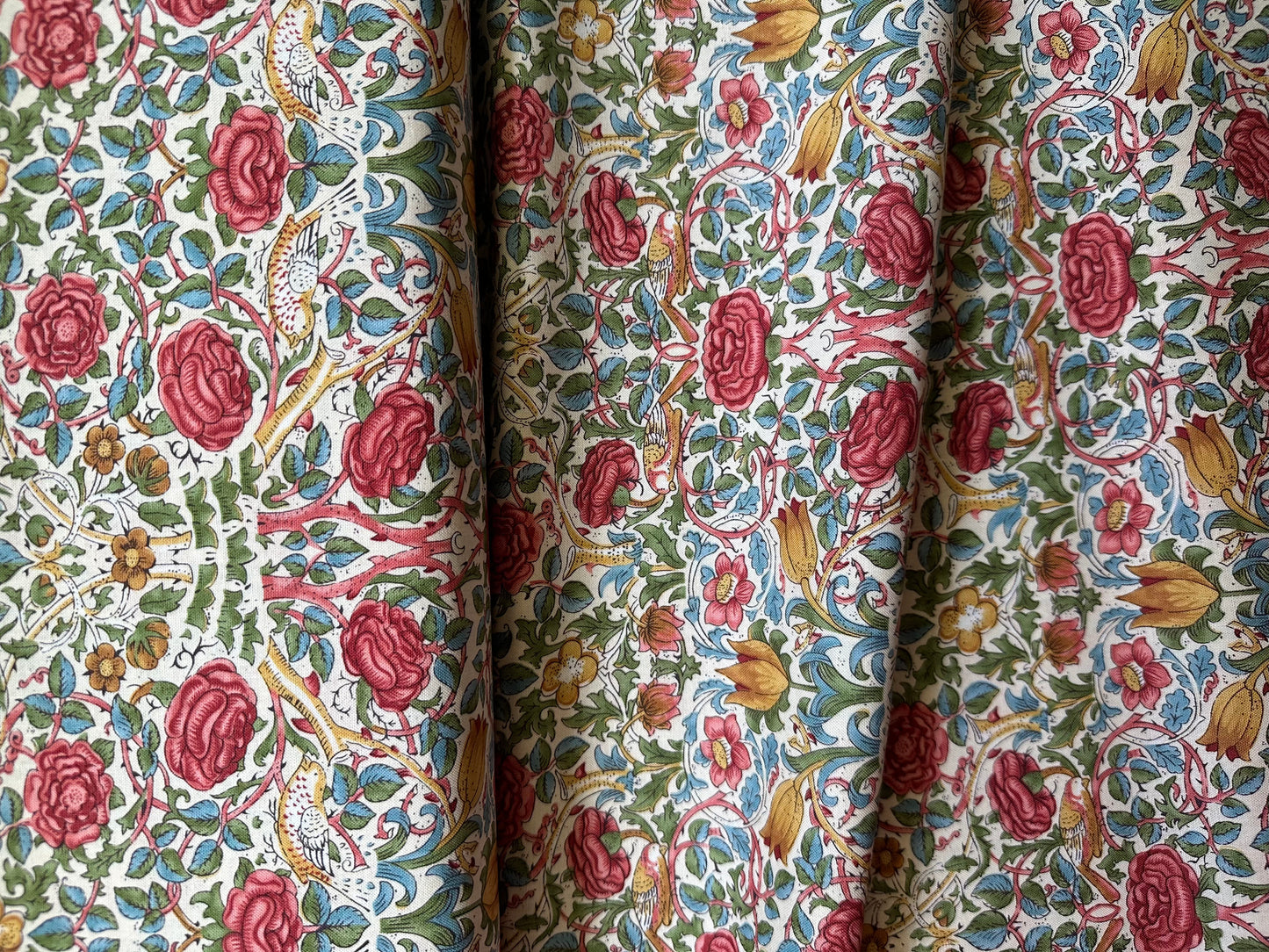 William Morris Emery Walker PWWM105-Rose Fabric